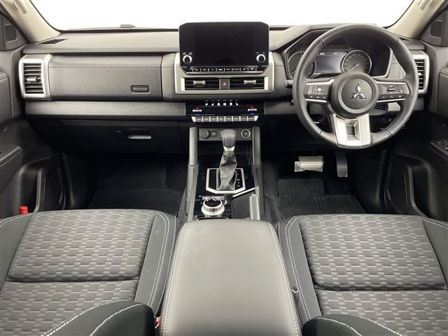 トライトン2.4 GLS ディーゼル 4WD