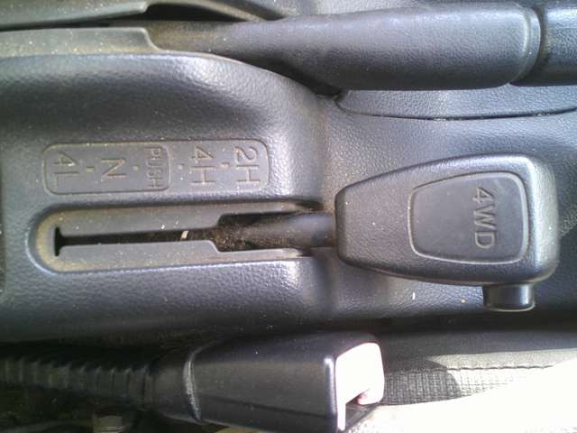 2WD&rArr;4WD�̐ؑւ������o�[1�̃J���^������ł�!4WD���K�v�Ȏ��ȊO��2WD�ő��s�ł��܂�!