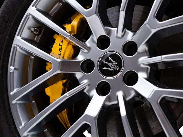 �y �A�y���^�F�蒆�Î� �z���Ђł̎ԗ��m�F�ɉ����A��O�ҋ@��2�Ђ֊Ӓ���˗����A�ԗ���Ԃ��`�F�b�N�B���i���̎��_�Ŗ�����s��������ΑΉ��A���S���Ă��͂��o���邨�Ԃ̏�ԂɎd�グ�܂��B