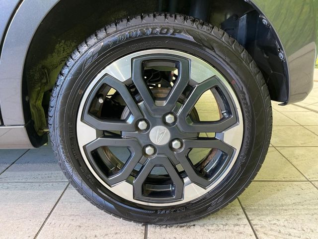 �y����15�C���`�A���~�z�C�[���z�O�ςɃ}�b�`���������A���~�z�C�[���𑕒����Ă���܂��B�e��ЊO�A���~�z�C�[����A�X�^�b�h���X�^�C�����戵�����Ă���܂��B���񂲑��k����������