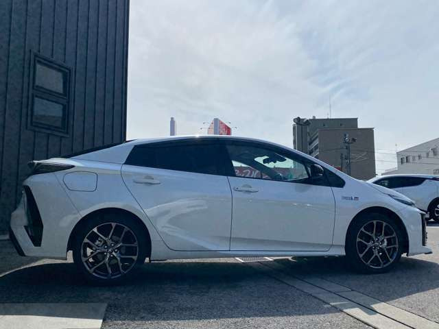 特殊なお車の制作や販売も可能です!(キッチンカーや積載車、ダンプカーやレプリカ車、バスなどなど)流行りのSUVは勿論、EV(電気自動車)やハイブリッド(PHEV含む)も納車実績がございます!何でもご相談を!