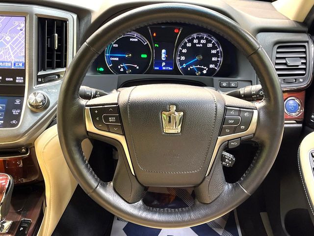 �y�����v�����X�e�A�����O�z�㎿�Ȋv���g�p���邱�ƂŁA��ɂ����������݂ƂĂ��^�]���₷���n���h���ł���