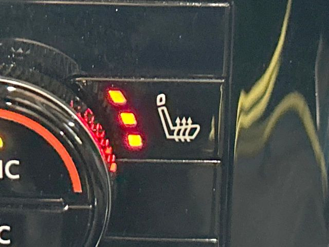 【シートヒーター】寒い日に重宝するシートヒーター!エアコンより早く温まってくれるので寒がりの人も安心ですね♪エアコンの温風は乾燥するから苦手、という方にもをおすすめです。