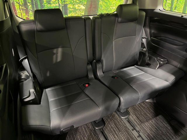 3列目シートはもちろん状態良好☆大人でもゆったりと座って頂けますので、大人数でのお出かけもラクラクです♪ご家族で、気の知れた仲間で、ドライブに行くのが楽しみですね♪