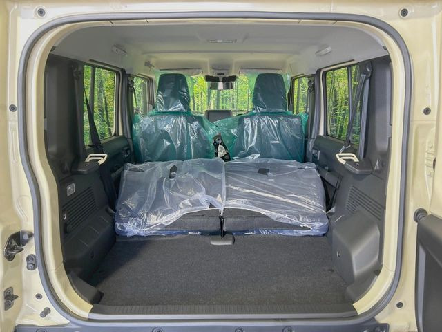 ���i�̂���������ʋ΁A���}���ɏ\���ȉ׎��X�y�[�X���m�ۂ��Ă���܂��B�Z�J���h�V�[�g��|���ƁA�傫�ȉו��̐ύڂ��\�ł���