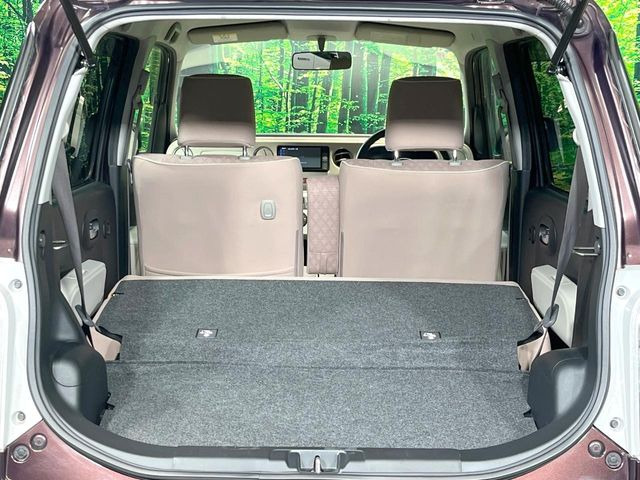 ���i�̂���������ʋ΁A���}���ɏ\���ȉ׎��X�y�[�X���m�ۂ��Ă���܂��B�Z�J���h�V�[�g��|���ƁA�傫�ȉו��̐ύڂ��\�ł���