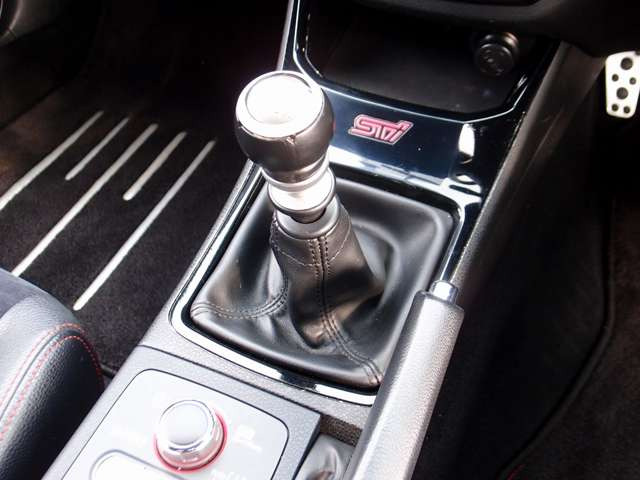 トラスト製ラジエーター/コムテック前後ドラレコ/STIハーフレザーシート/パワーシート/STI追加メーター、ブースト計、油温計、油圧計/STIパーツ多数/純正ドアバイザー/6MT/取説/整備手帳