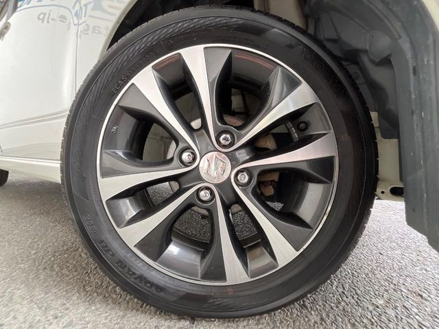 �y����15�C���`�A���~�z�C�[���z�O�ςɃ}�b�`���������A���~�z�C�[���𑕒����Ă���܂��B�e��ЊO�A���~�z�C�[����A�X�^�b�h���X�^�C�����戵�����Ă���܂��B���񂲑��k����������