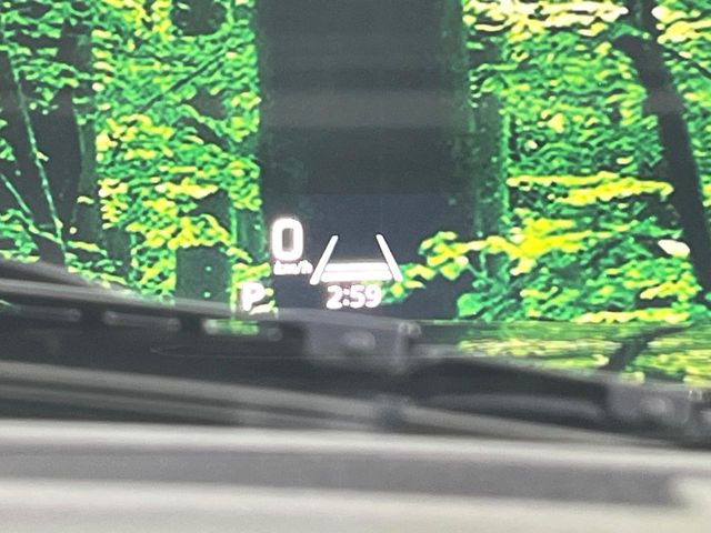 �y�w�b�h�A�b�v�f�B�X�v���C�z���݂̑��x�⑖�s�����f�W�^���\���ŉ^�]�ȑO���̃K���X�ɓ��e!�^�]���A�ڐ������炳���K�v�ȏ����m�F�ł���̂łƂ��Ă��֗��ň��S!