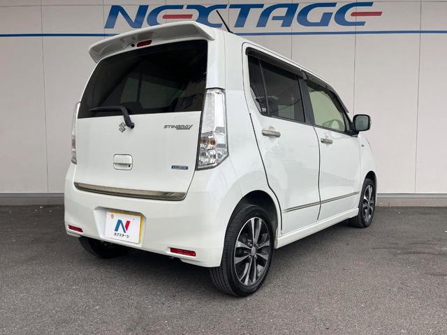 ��D�]�𒸂��Ă���܂��{�f�B�̒e�X�v���b�V���R�[�g���D�]��t���B�ʏ�̃K���X�R�[�g�ƈقȂ�A�ϋv�N��6�N�̖��@���K���X�R�[�e�B���O���A�{�f�B���L���C�ȏ�Ԃɕۂ��Ă���܂��B