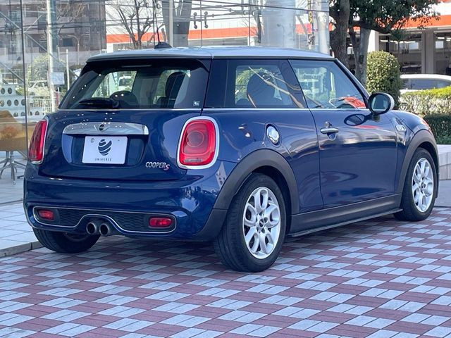 �������t�т̕ۏ؂̑��A���S�̍Œ�3�N�E���s�������ۏ�(�L��)�����p�ӁB�A���Ԃ����S���Ă��y���݂���������l�A�ۏؓ��e���[���͂������A�����_��&�I�C�������⃍�[�h�T�[�r�X���t�т��Ă���܂��B