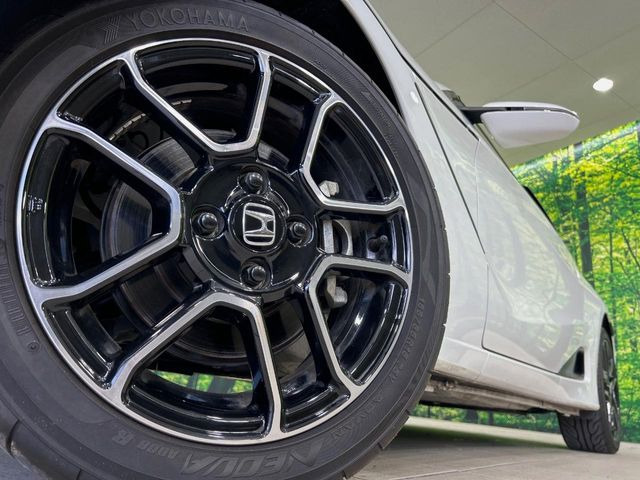 �y�����A���~�z�C�[���z�O�ςɃ}�b�`���������A���~�z�C�[���𑕒����Ă���܂��B�e��ЊO�A���~�z�C�[����A�X�^�b�h���X�^�C�����戵�����Ă���܂��B���񂲑��k����������