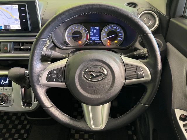 �y�����v�����X�e�A�����O�z�㎿�Ȋv���g�p���邱�ƂŁA��ɂ����������݂ƂĂ��^�]���₷���n���h���ł���