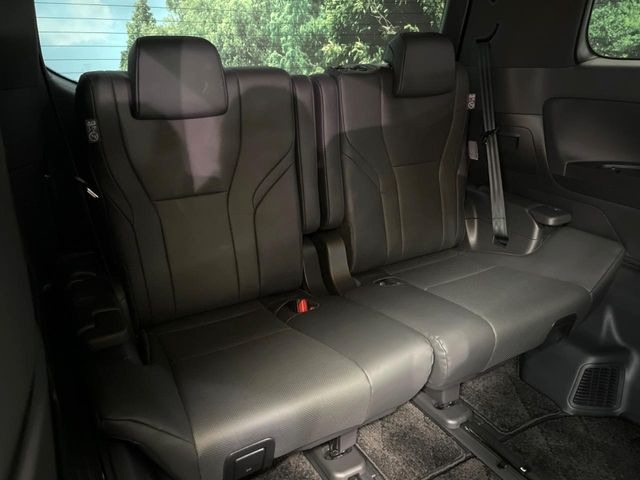 3列目シートはもちろん状態良好☆大人でもゆったりと座って頂けますので、大人数でのお出かけもラクラクです♪ご家族で、気の知れた仲間で、ドライブに行くのが楽しみですね♪