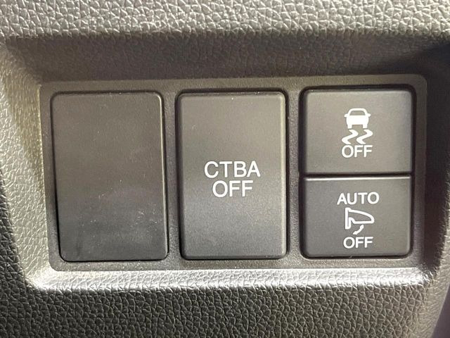 �y�V�e�B�u���[�L�z���s���ɑO���̎ԗ�����F�����A�Փ˂������Ȏ��͌x��ƃu���[�L�ŏՓˉ���Ɣ�Q�y�����A�V�X�g�B�����S�Ƀh���C�u�����y���݂��������܂��B