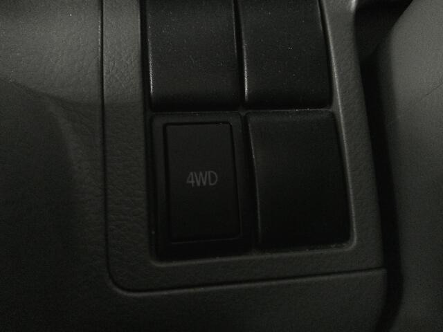 2WD�E4WD�̐؂�ւ����\�ł���