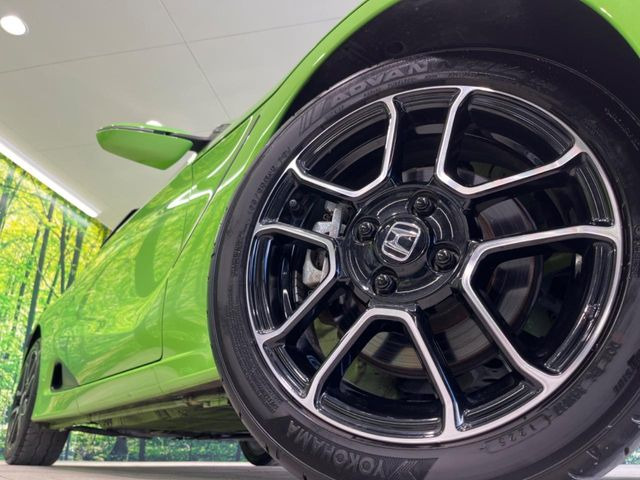 【純正15インチアルミホイール】外観にマッチした純正アルミホイールを装着しております。各種社外アルミホイールや、スタッドレスタイヤも取扱いしております。是非ご相談ください♪