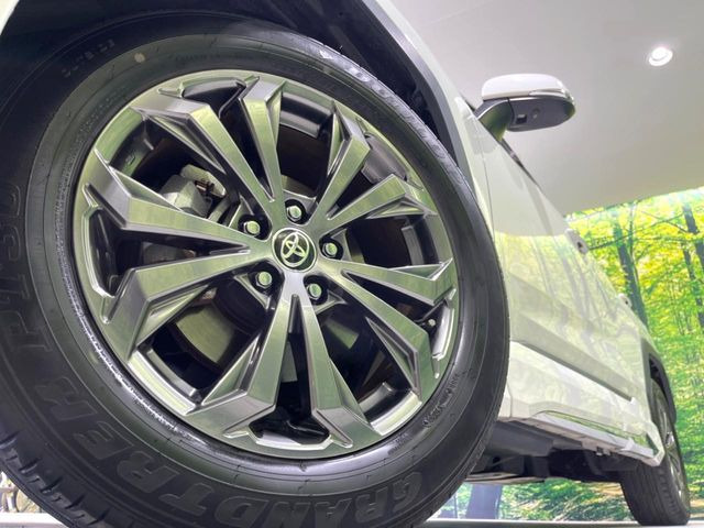 【純正18インチアルミホイール】外観にマッチした純正アルミホイールを装着しております。各種社外アルミホイールや、スタッドレスタイヤも取扱いしております。是非ご相談ください♪