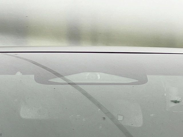 �y�g���^�Z�[�t�e�B�Z���X�z���s���ɑO���̎ԗ�����F�����A�Փ˂������Ȏ��͌x��ƃu���[�L�ŏՓˉ���Ɣ�Q�y�����A�V�X�g�B�����S�Ƀh���C�u�����y���݂��������܂��B