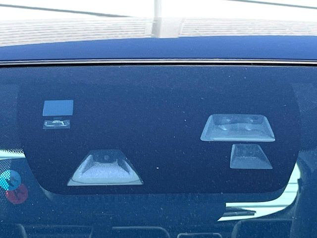 �y�X�}�[�g�u���[�L�T�|�[�g�z���s���ɑO���̎ԗ�����F�����A�Փ˂������Ȏ��͌x��ƃu���[�L�ŏՓˉ���Ɣ�Q�y�����A�V�X�g�B�����S�Ƀh���C�u�����y���݂��������܂��B