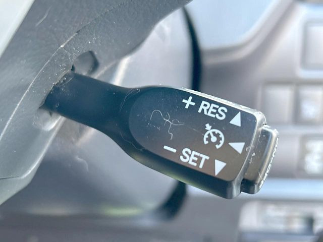 �y�N���[�Y�R���g���[���z�������H�����N���N���s�B�A�N�Z���𗣂��Ă���葬�x�ő��s���ł��A�������^�]���̕��S���y��!�����E�������ȒP�ȃX�C�b�`����Œ����ł��܂��B