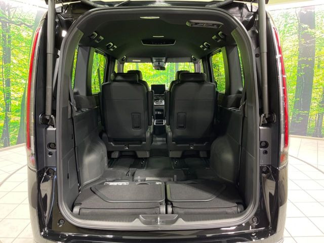 ���i�̂���������ʋ΁A���}���ɏ\���ȉ׎��X�y�[�X���m�ۂ��Ă���܂��B�Z�J���h�V�[�g��|���ƁA�傫�ȉו��̐ύڂ��\�ł���