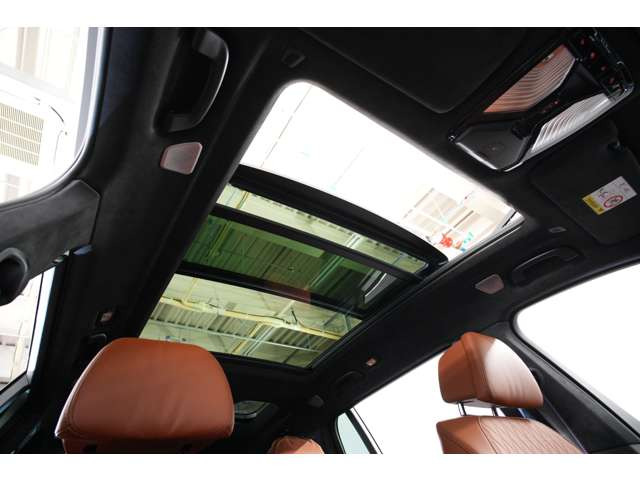 ���I���ꂽ�f�ނ␸�k�Ȏd���Ă��̗p���ꂽ�㎿�ȃC���e���A�ɂ́A�傫�ȊJ������������p�m���}�K���X�T�����[�t�������A�z���ɖ��������S�n�悳�Ƃ���Ȃ�J�������������Ă��܂��B