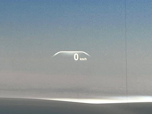 ���w�b�h�A�b�v�f�B�X�v���C:���݂̑��x�⑖�s�����f�W�^���\���ŉ^�]�ȑO���̃K���X�ɓ��e!�^�]���A���������炳���K�v�ȏ����m�F�ł���̂łƂ��Ă��֗��ň��S!