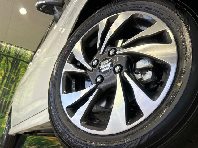 �y����15�C���`�A���~�z�C�[���z�O�ςɃ}�b�`���������A���~�z�C�[���𑕒����Ă���܂��B�e��ЊO�A���~�z�C�[����A�X�^�b�h���X�^�C�����戵�����Ă���܂��B���񂲑��k����������