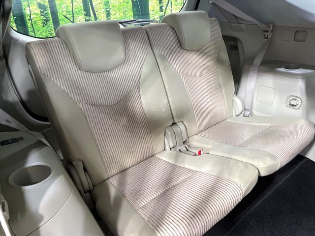 3列目シートはもちろん状態良好☆大人でもゆったりと座って頂けますので、大人数でのお出かけもラクラクです♪ご家族で、気の知れた仲間で、ドライブに行くのが楽しみですね♪