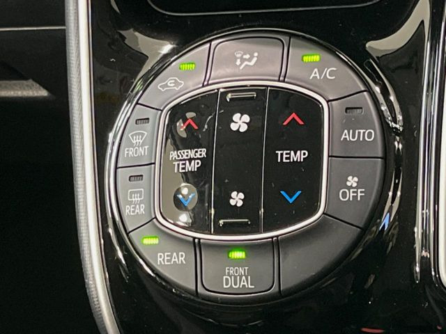 【左右独立型フルオートエアコン】運転席と助手席でそれぞれお好みの温度に設定可能。同乗者にも配慮した、快適な空調をお届け致します。