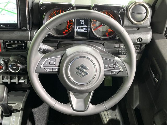 �y�����v�����X�e�A�����O�z�㎿�Ȋv���g�p���邱�ƂŁA��ɂ����������݂ƂĂ��^�]���₷���n���h���ł���