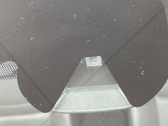 �y�G�}�[�W�F���V�[�u���[�L�z���s���ɑO���̎ԗ�����F�����A�Փ˂������Ȏ��͌x��ƃu���[�L�ŏՓˉ���Ɣ�Q�y�����A�V�X�g�B�����S�Ƀh���C�u�����y���݂��������܂��B