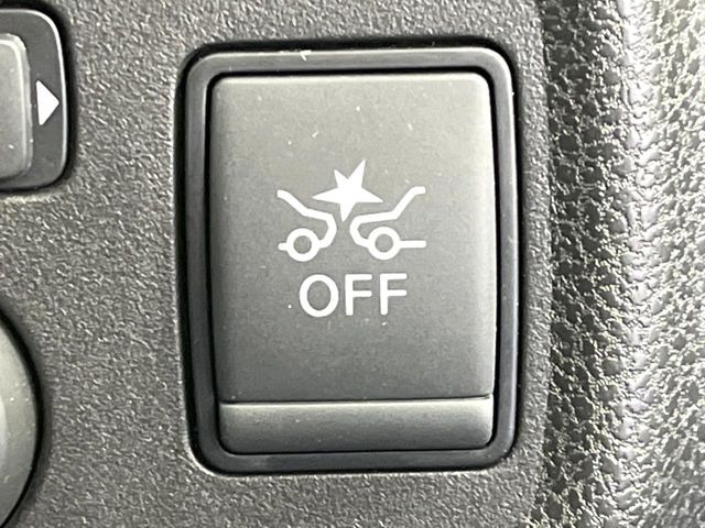 �y�C���e���W�F���g�G�}�[�W�F���V�[�u���[�L�z�t�����g�J�����őO���̎ԗ�����s�҂����m�B�Փ˂������Ȏ��͏Փ˔�Q�y���u���[�L���쓮�A�Փˉ�����T�|�[�g�B�����S�Ƀh���C�u�����y���݂��������܂��B