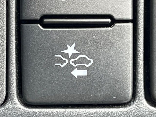 �y�g���^�Z�[�t�e�B�Z���X�z���s���ɑO���̎ԗ�����F�����A�Փ˂������Ȏ��͌x��ƃu���[�L�ŏՓˉ���Ɣ�Q�y�����A�V�X�g�B�����S�Ƀh���C�u�����y���݂��������܂��B