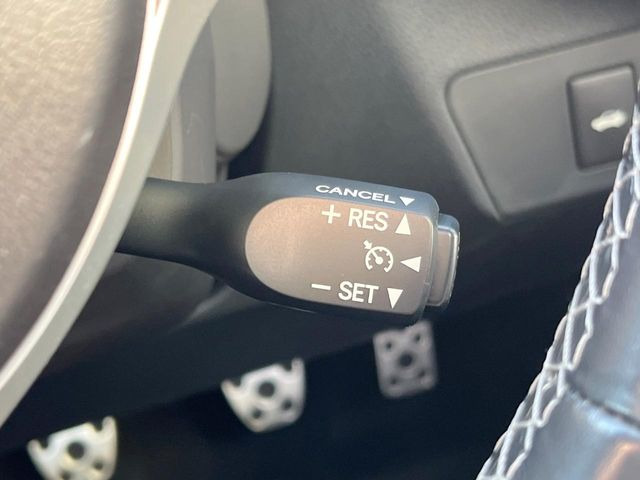 �y�N���[�Y�R���g���[���z�������H�����N���N���s�B�A�N�Z���𗣂��Ă���葬�x�ő��s���ł��A�������^�]���̕��S���y��!�����E�������ȒP�ȃX�C�b�`����Œ����ł��܂��B