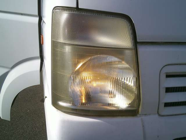 ���s���LED�̗l�ɂ������Ȕ������ł͂���܂���...���͉J���̎��ɑO�������₷���w�n���Q���w�b�h���C�g�x�𑕔����Ă��܂�!