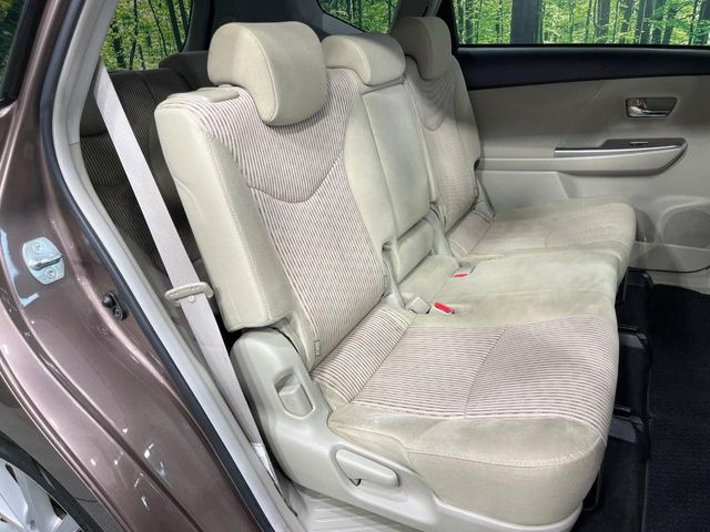 後部座席も気になるようなキズ・汚れやへたり等、大きなダメージはなく、良好な状態です。
