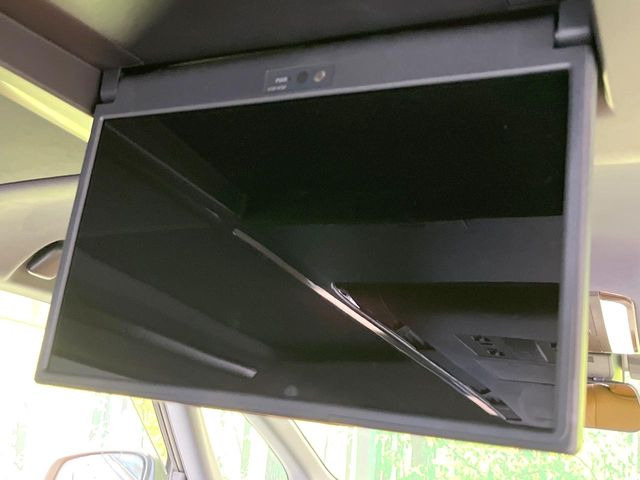 【フリップダウンモニター】家族や友人とお出かけする機会が多い方に大人気のフリップダウンモニター!大画面モニターで車内はエンタメ空間!退屈しがちな長距離ドライブも楽しい時間に変わります!