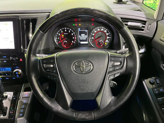 【レーダークルーズコントロール】高速道路での長距離走行が楽に!!自動で速度を保つクルーズコントロールが、衝突軽減システムと連携し、前方の車両を感知して車間を保つように速度調節してくれます!!