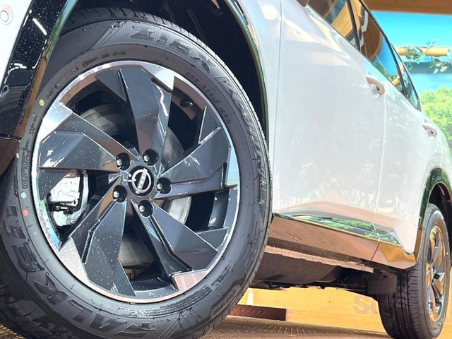 �y����18�C���`�A���~�z�C�[���z�O�ςɃ}�b�`���������A���~�z�C�[���𑕒����Ă���܂��B�e��ЊO�A���~�z�C�[����A�X�^�b�h���X�^�C�����戵�����Ă���܂��B���񂲑��k����������