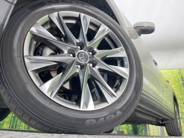 【純正アルミホイール】外観にマッチした純正アルミホイールを装着しております。各種社外アルミホイールや、スタッドレスタイヤも取扱いしております。是非ご相談ください♪