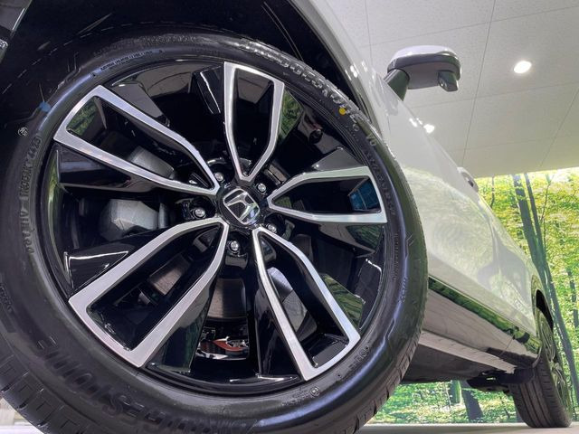 �y����18�C���`�A���~�z�C�[���z�O�ςɃ}�b�`���������A���~�z�C�[���𑕒����Ă���܂��B�e��ЊO�A���~�z�C�[����A�X�^�b�h���X�^�C�����戵�����Ă���܂��B���񂲑��k����������