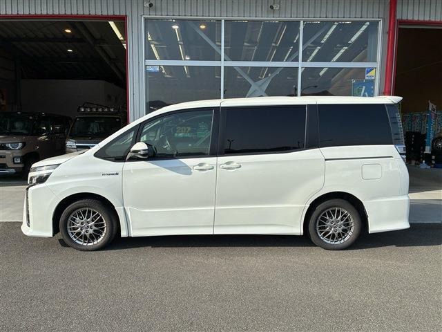 ヴォクシー1.8 ハイブリッド ZS