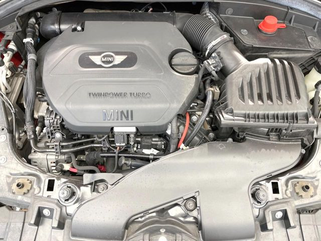 �����X�ł́A�e���[�J�[�̐�p�f�f�e�X�^�[�𓱓��B���Ǝ��i�����e�N�j�J���X�^�b�t���풓���Ă���܂��̂ŁA������̍ۂɂ����S���Ă����p���������܂��B