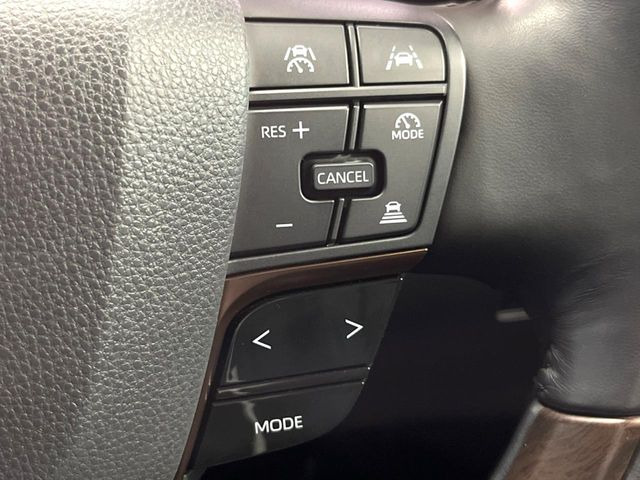 【レーダークルーズコントロール】高速道路での長距離走行が楽に!!自動で速度を保つクルーズコントロールが、衝突軽減システムと連携し、前方の車両を感知して車間を保つように速度調節してくれます!!