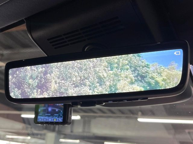 【デジタルインナーミラー】後席の大きな荷物や同乗者で後方が確認しづらい時でも安心!カメラが撮影した車両後方の映像をルームミラー内に表示。クリアな視界で状況の確認が可能です!