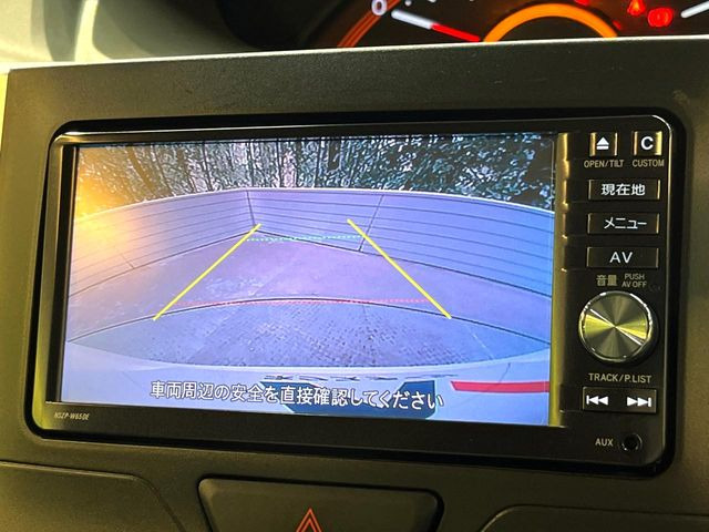 【バックカメラ】駐車時に後方がリアルタイム映像で確認できます。大型商業施設や立体駐車場での駐車時や、夜間のバック時に大活躍!運転スキルに関わらず、今や必須となった装備のひとつです!