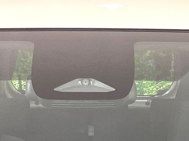 【トヨタセーフティセンス】走行中に前方の車両等を認識し、衝突しそうな時は警報とブレーキで衝突回避と被害軽減をアシスト。より安全にドライブをお楽しみいただけます。