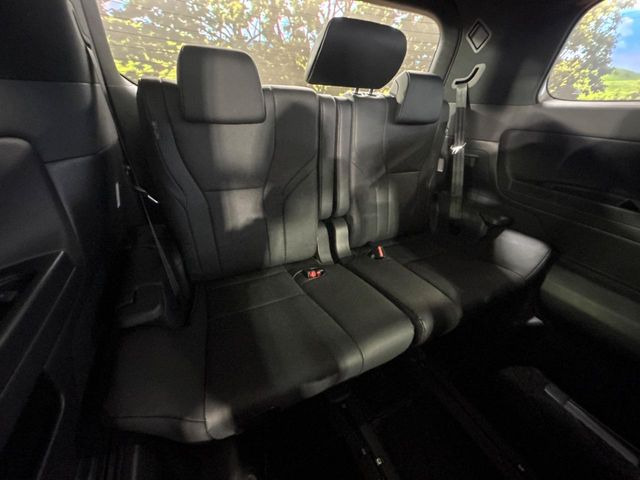 3列目シートはもちろん状態良好☆大人でもゆったりと座って頂けますので、大人数でのお出かけもラクラクです♪ご家族で、気の知れた仲間で、ドライブに行くのが楽しみですね♪